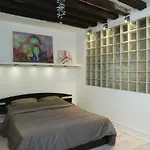 Cute Apartment#2 Beds# Rue Saint Denis